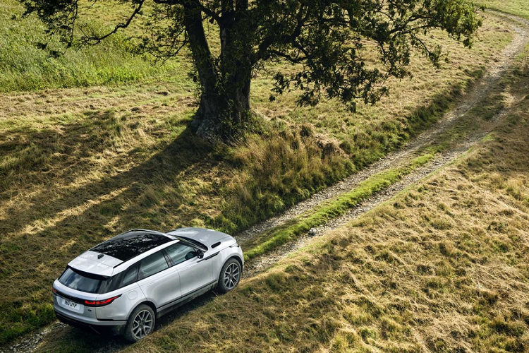 Bên cạnh đó, Land Rover còn cung cấp cho người dùng thêm một số tùy chọn nâng cấp mới như hệ thống lọc không khí, hệ thống chống ồn chủ động hay camera 360 độ mới.