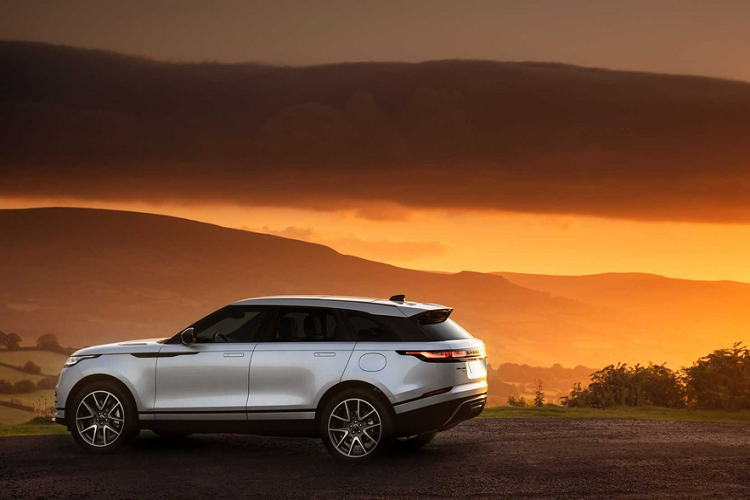 Động cơ tăng áp cuộn kép 3.0L 6 xy-lanh đi kèm hệ thống lai nhẹ (mild-hybrid) 48 V là lựa chọn mới dành cho Velar 2021, với 2 mức hiệu năng khác nhau. Phiên bản Velar P340 có công suất 335 mã lực, mô-men xoắn 480 Nm. Bản Velar P400 mạnh hơn, mang tới công suất 395 mã lực, mô-men xoắn 550 Nm và khả năng tăng tốc 0-96 km/h trong 5,2 giây.