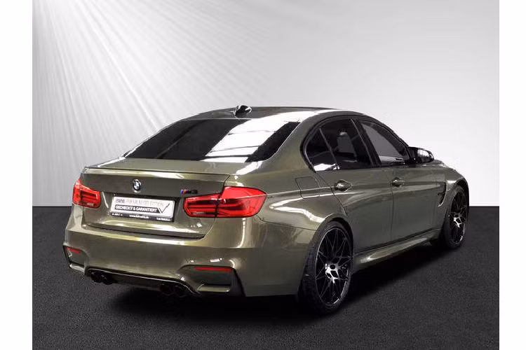 Ở thời điểm hiện tại, rất khó để xác định một cách chính xác rằng bộ phận Individual của BMW có tất cả bao nhiêu màu sơn, nhất là khi bộ phận cá nhân hóa này liên tục cập nhật các màu sơn mới cho xe BMW để đáp ứng nhu cầu đến từ khách hàng.