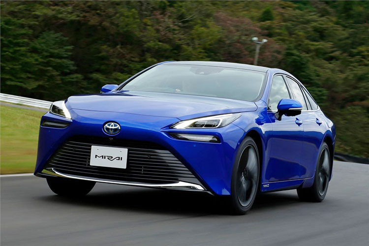 Toyota được biết đến là hãng xe tiên phong trong công nghệ hybrid khi giới thiệu mẫu xe Prius từ năm 1997. Từ đó, dòng Toyota Pirus nổi tiếng đã trở thành sản phẩm xe hybrid bán chạy của thương hiệu ôtô Toyota, mang độ bền bỉ đã được kiểm chứng.