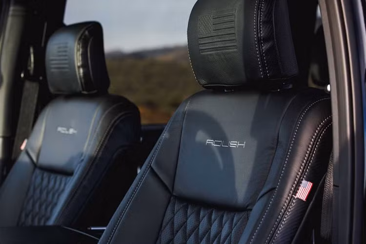 Và với tên gọi Tactical Edition (Phiên bản Chiến thuật), 5.11 Tactical sẽ đi kèm với 1 bộ trang bị 5.11 Tactical bao gồm một chiếc túi đa dụng cụ từ Roush, mũ lưỡi trai, lá cờ Mỹ,…