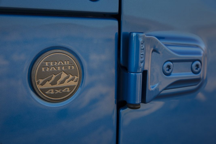 Hệ thống thông tin giải trí của xe bao gồm một màn hình cảm ứng, kích thước 8,4 inch, tích hợp công nghệ kết nối Apple CarPlay và Android Auto.