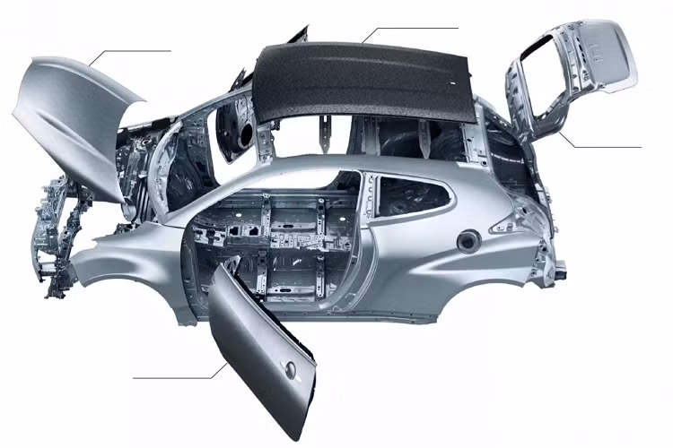 Mặc dù không phải là xe đua thực thụ để chạy trong các giải đua chuyên nghiệp, nhưng động cơ của GR Yaris 2020 tuân thủ các quy định kỹ thuật của WRC2 (World Rally Championship 2). Với trọng lượng khoảng 1,28 tấn (1.280 kg) và công suất 261 mã lực, mang lại cho Yaris GR một tỷ lệ trọng lượng trên công suất đạt mức 4,9 kg trên 1 mã lực.