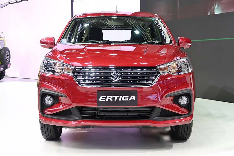Tuy giá bán Ertiga 2020 phiên bản GLX có sự điều chỉnh nhẹ nhưng những gì khách hàng nhận lại được thì hoàn toàn xứng đáng. Được biết, trên phiên bản GLX mới, Suzuki Ertiga sẽ được bổ sung loạt trang bị đáng chú ý hơn so với phiên bản đang bán ra tại Việt Nam.