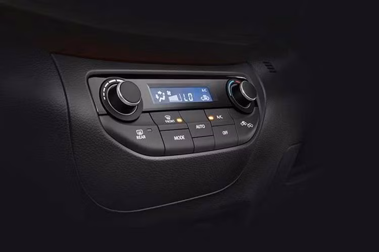 Tại Việt Nam, Suzuki Ertiga cũng là một cái tên nhận được nhiều sự chú ý do giá bán rẻ nhất phân khúc MPV cỡ nhỏ. Tuy nhiên, sức bán của Ertiga vẫn chưa bằng Mitsubishi Xpander phần lớn là do yếu tố cung không đủ cầu. Theo chia sẻ của tư vấn bán hàng, lượng xe Suzuki Ertiga thông quan mỗi tháng khá ít, do đó xe thường xuyên nằm trong tình trạng “cháy hàng”, đặc biệt là đối với phiên bản GLX.