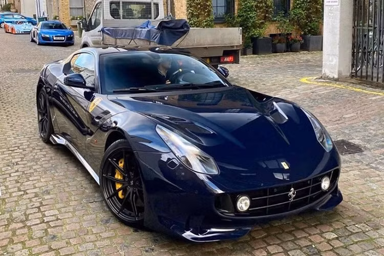 Ngay cả khi là một chiếc siêu xe phiên bản giới hạn và mức giá cho các xe đã qua sử dụng luôn bị đẩy giá cao hơn gấp 2 đến 3 lần thì cũng không làm cho chủ nhân chiếc xe Ferrari F12tdf độ trong bài viết này hài lòng.