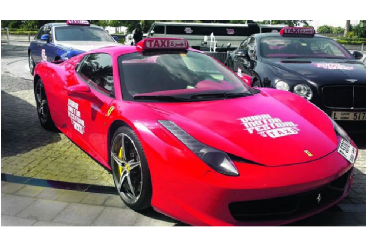  8. Ferrari 458 - Dubai Dubai vốn không thiếu các công trình, dịch vụ siêu sang, và nổi tiếng với siêu xe cảnh sát. Dường như vậy vẫn chưa đủ chịu chơi, xứ sở này còn có cả &#x8;siêu xe Ferrari 458 Italia dùng làm taxi. Chiếc Ferrari 458 Italia này từng được sử dụng trong Lễ hội ôtô Dubai. Bình thường, xe chỉ chở khách trong thành phố.
