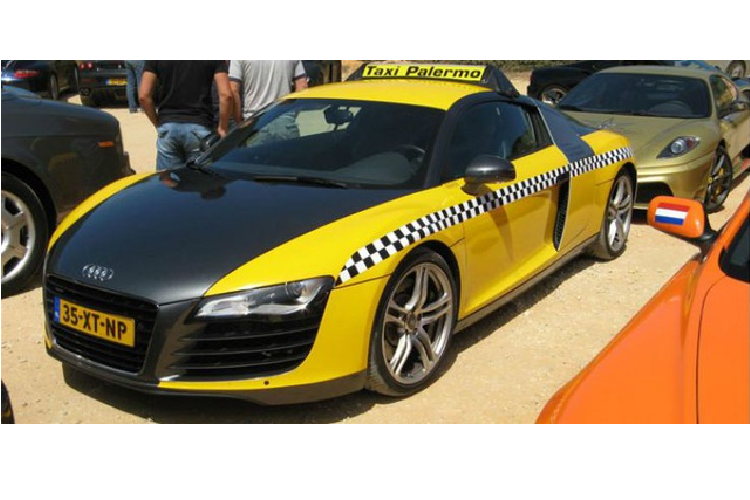  1. Audi R8 - Italy Audi R8 là mẫu siêu xe chính thức đầu tiên của hãng xe thể thao Đức danh tiếng. Với việc nhiều ngôi sao lớn, như Robert Downey Jr., sở hữu siêu xe này, thật khó tưởng tượng nó được dùng làm taxi ở Italy. Theo trang Londoncabs.uk, cước phí dịch vụ taxi của chiếc Audi R8 này là 23 USD/phút, giá mở cửa là 11 USD. Tuy nhiên, không phải ở đâu trên nước Italy cũng có thể bắt được một chiếc. Siêu xe taxi này chỉ chạy quanh khu Palermo.