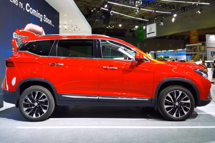 Tuy nhiên, khi chất lượng và độ bền của các dòng xe này không đáp ứng được kỳ vọng, chỉ qua vài năm, dòng xe giá rẻ như BYD, Cherry, Geely, Lifan, Baic,… dần biến mất trên thị trường Việt. Chúng ta cùng chờ xem tuổi thọ của xe Trung Quốc Dongfeng-T5 mới sẽ được bao lâu?