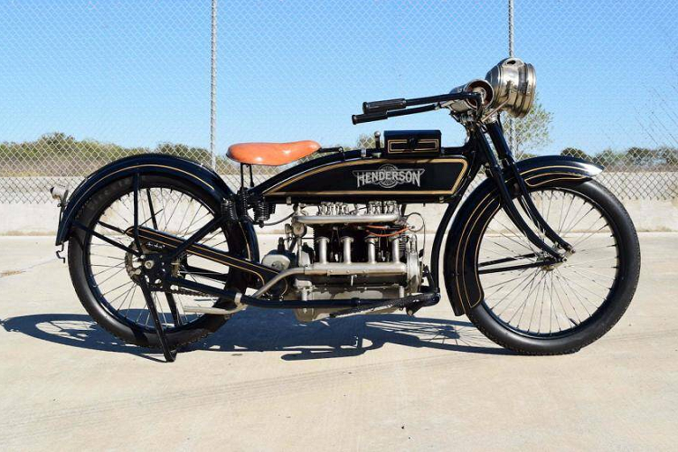 Chiếc Henderson 4 1917 với động cơ 4 xi-lanh cũng là một trong những món hàng hiếm. Mức giá của nó là 190.000 USD