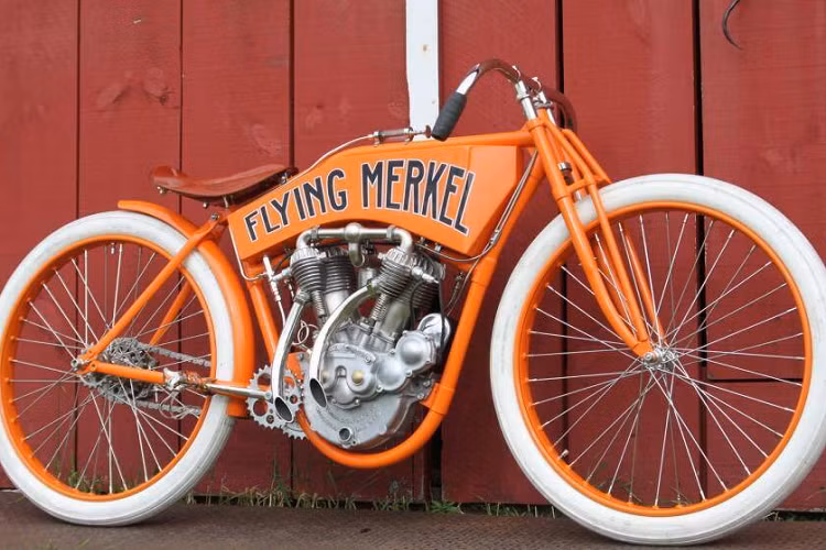 Flying Merkel Board Tracker 1911 cũng là một nhãn hiệu môtô huyền thoại và nó có giá bán lên đến 385.000 USD