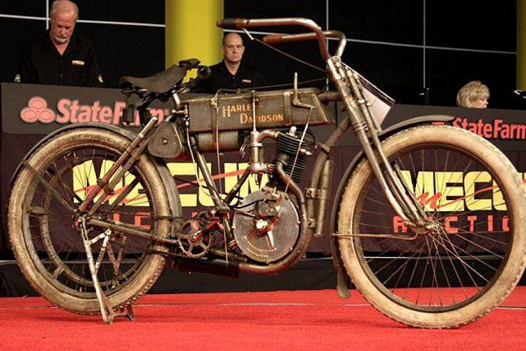 Chiếc xe máy cổ Harley-Davidson Strap Tank 1907 này ban đầu được định giá từ 800.000 đến 1 triệu USD, tuy nhiên, nó đã được sang tay với giá 650.000 USD