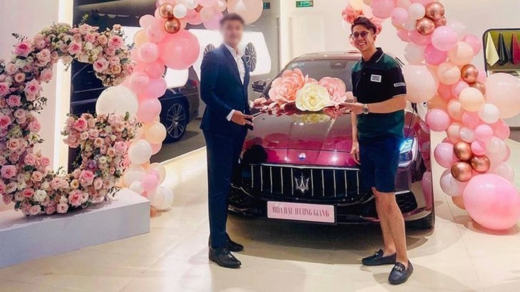 Ban trai Hoa hau Huong Giang - Matt Liu tau BMW Z4 hon 3,3 ty-Hinh-2