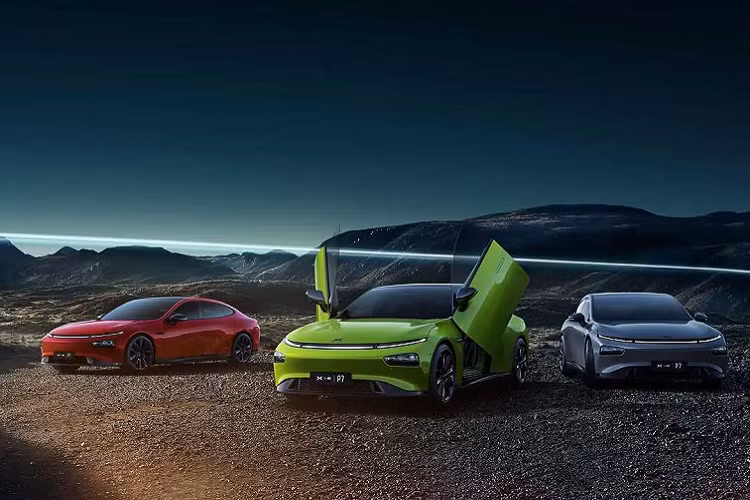 Phiên bản All-Wheel Drive High-Performance cũng lắp đặt cụm pin dung lượng 80,9 kWh, nhưng có trang bị 2 mô tơ điện sản sinh tổng công suất tối đa 424 mã lực. Nhờ vậy, nó có thể giúp P7 gia tốc từ 0-100 km/h trong 4,3 giây, nhưng cự li di chuyển bị giảm xuống còn khoảng 560 km.