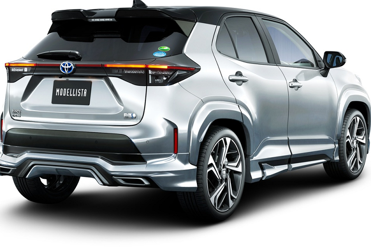 Yaris Cross dành cho thị trường châu Âu được sản xuất tại Pháp. Phiên bản cho thị trường Nhật Bản được sản xuất trong nước. Giá xe Toyota Yaris Cross từ 17.000 USD cho phiên bản tiêu chuẩn và 26.600 USD cho bản Hybrid. Sau khi ra mắt, Toyota Yaris Cross sẽ cạnh tranh với những mẫu SUV cỡ nhỏ như Hyundai Kona, Honda HR-V và Ford EcoSport.