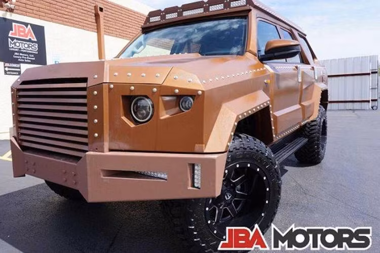 Nó đang được chào bán bởi JBA Motors và đăng tải trên trang Las Vegas Craigslist. Nó chỉ có đúng 365 km trên đồng hồ và lời miêu tả quảng cáo bán hàng nói rằng đây là chiếc xe SUV Toyota 4Runner 2016 bọc thép và chưa bao giờ được lái.