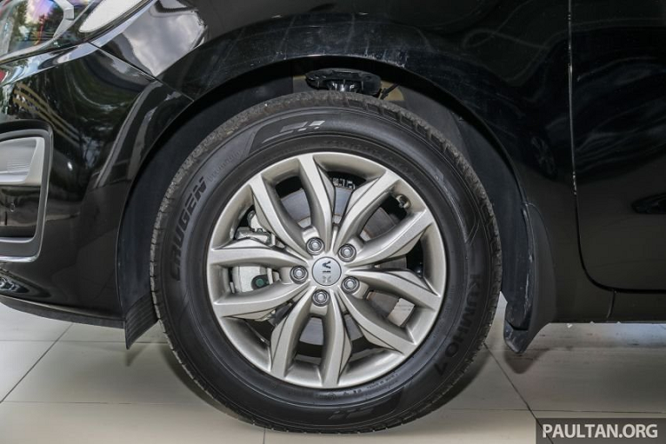 Ghế gập Kia Sedona 2020 cung cấp nhiều kiểu xếp ghế ngồi. Hàng ghế thứ 4 cũng có thể xếp gọn vào sàn khoang hành lý. Dung tích khoang hành lý của Kia Sedona 2020 bình thường là 33 lít, tối đa là 2.335 lít khi tất cả các hàng ghế sau được gập lại.