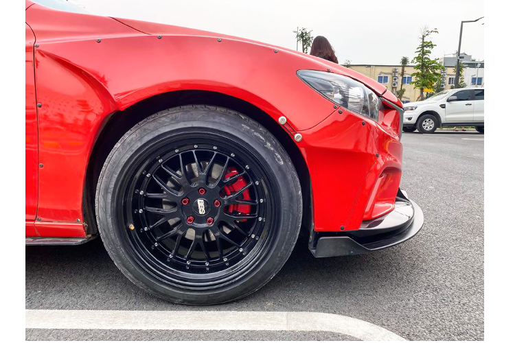 Nâng cấp ngoại thất theo phong cách body thân rộng là một cách chơi – một sở thích để đáp ứng nhu cầu của cá nhân. Tất nhiên nó không dành cho số đông nên chắc chắn sẽ có nhiều ý trái chiều khác nhau.