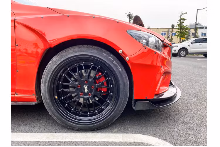 Nâng cấp ngoại thất theo phong cách body thân rộng là một cách chơi – một sở thích để đáp ứng nhu cầu của cá nhân. Tất nhiên nó không dành cho số đông nên chắc chắn sẽ có nhiều ý trái chiều khác nhau.