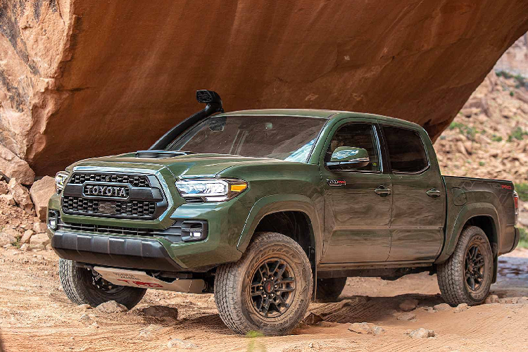 Tuy vậy, doanh số của cả 2 mẫu xe bán tải Mỹ đều thua xa khi so sánh với đại diện đến từ Nhật Bản. Toyota Tacoma đã xuất sắc giữ được vị trí là mẫu xe bán tải hạng trung bán chạy nhất với doanh số 51.062 xe. Tuy đã suy giảm 19,8% so với quý II năm 2019, doanh số Toyota Tacoma vẫn gấp 2 lần doanh số Ranger. Chỉ tính riêng tháng 6, doanh số Toyota Tacoma đã lên tới 21,446 chiếc.