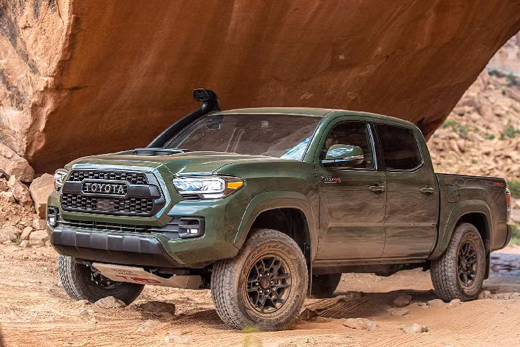 Tuy vậy, doanh số của cả 2 mẫu xe bán tải Mỹ đều thua xa khi so sánh với đại diện đến từ Nhật Bản. Toyota Tacoma đã xuất sắc giữ được vị trí là mẫu xe bán tải hạng trung bán chạy nhất với doanh số 51.062 xe. Tuy đã suy giảm 19,8% so với quý II năm 2019, doanh số Toyota Tacoma vẫn gấp 2 lần doanh số Ranger. Chỉ tính riêng tháng 6, doanh số Toyota Tacoma đã lên tới 21,446 chiếc.