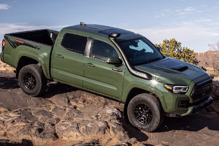 Tại Việt Nam, các mẫu xe bán tải Nhật dường như chưa bao giờ có cơ hội soán ngôi được Ford Ranger. Cùng với việc đang dần làm mới các dòng xe bán tải của mình, các mẫu xe bán tải Nhật Bản đang cho thấy bản thân dần trở nên có sức hút hơn, tuy nhiên doanh số bán ra sẽ còn phải phụ thuộc khá nhiều vào thói quen tiêu dùng của người Việt Nam.