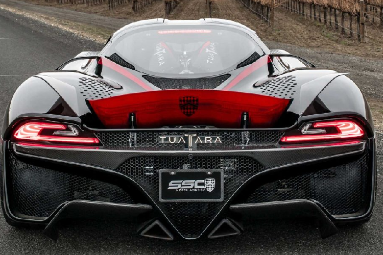 Những đối thủ này của Tuatara đều có khả năng đạt vận tốc cực đại lên đến hơn 430 km/h và thậm chí vượt ngưỡng 480 km/h với Chiron Super Sport 300+ đạt tốc độ 482,8 km/h vào cuối năm ngoái.