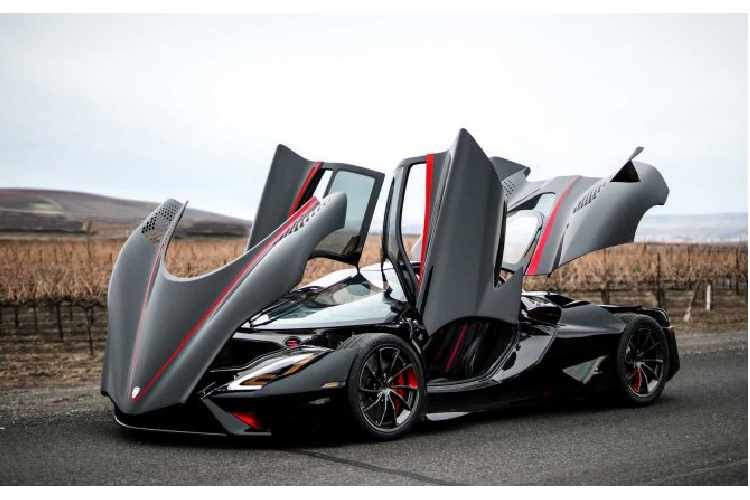 Sử dụng triết lý “cuộc sống bắt đầu ở 300 (mph)”, hãng xe này mới đây đã công bố đoạn clip chiếc siêu xe SSC Tuatara mới phô diễn sức mạnh của mình trên một đoạn đường trống.