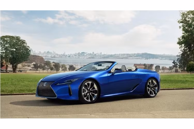 Động cơ 5 lít V8 của Lexus LC 500 mui trần vẫn có công suất 464 mã lực và mô-men xoắn 540 Nm. Động cơ sẽ kết hợp với hộp số tự động 10 cấp.