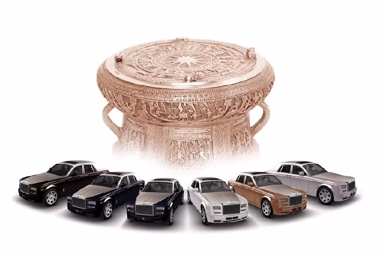 Rolls-Royce Phantom Lửa Thiêng: lấy cảm hứng từ truyền thuyết Lạc Long Quân và hình ảnh ngọn lửa linh thiêng; Thủy Triều: lấy cảm hứng từ nghề đánh cá truyền thống của người Việt; Thần Núi: lấy cảm hứng từ truyền thuyết Sơn Tinh – Thủy Tinh.
