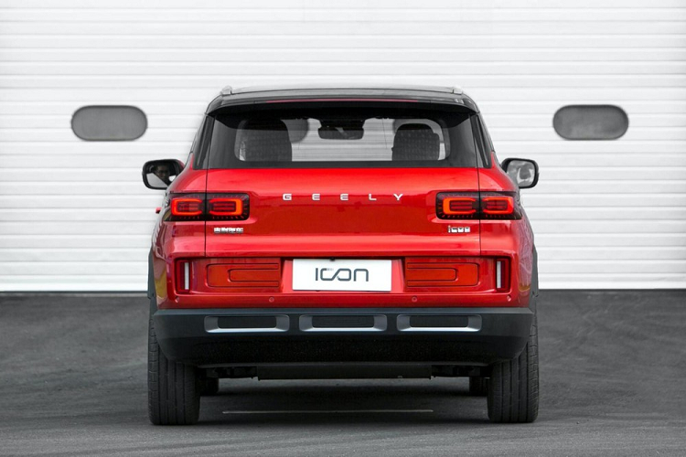 Geely Icon chống COVID-19 cũng có cài đặt một hệ thống camera 360 độ cải tiến bằng cách bổ sung một góc nhìn 180 độ từ bên sườn, phía trước hoặc sau của xe để loại bỏ các điểm mù. Geely có công bố chỉ số tiêu thụ nhiên liệu trung bình là 5,7 lít/100 km và thời gian gia tốc 0-100 km/h là 7,9 giây. Giá bán Icon 2020 là từ 115.800 – 128.800 nhân dân tệ (tương đương 382 – 425 triệu đồng).