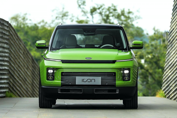 Từng mang tới cái nhìn trước cho công chúng bằng Concept Icon trong năm 2018, mẫu SUV Geely Icon 2020 mới là một sản phẩm quan trọng trong kế hoạch tương lai của thương hiệu Trung Quốc. Nó đã được thiết kế với sự can thiệp từ 5 trung tâm thiết kế toàn cầu của Geely, qua đó thể hiện rõ tham vọng đằng sau dự án.