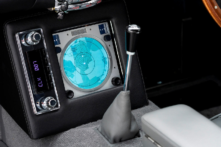 Phiên bản Aston Martin DB5 Goldfinger Continuation thực thụ được trang bị động cơ 6 xy-lanh hút khí tự nhiên, dung tích 4.0L và có công suất 290 mã lực. Xe sử dụng hộp số sàn 5 cấp của ZF và hệ truyền động cầu sau.