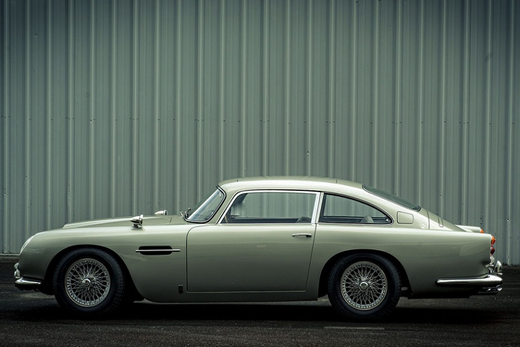 Trong trường hợp không đủ khả năng để mua một chiếc DB5 Goldfinger Continuation thực sự, mô hình tỷ lệ 1:1 sẽ là một lựa chọn dễ chịu hơn dành cho những ai hâm mộ loạt phim điện ảnh về điệp viên 007.