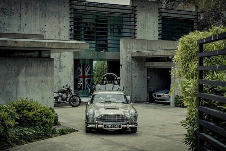 Trước khi được bán, mô hình 1:1 của DB5 Goldfinger Continuation từng được trưng bày ở nhiều sự kiện xe cổ, các triển lãm ôtô và một vài đại lý Aston Martin.