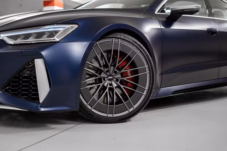 Nâng cấp hệ thống treo, bên cạnh đó cũng sẽ xuất hiện trong tương lai gần, nhưng hiện tại, khách hàng của ABT có thể tìm hiểu thông tin qua website hay độ thêm bộ mâm mới cho “xế cưng” của mình. Giá xe Audi RS Q8 độ ABT hiện vẫn chưa được công bố chính thức.