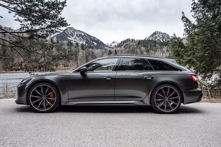 Ngoài ra, nâng cấp hiệu suất này còn xuất hiện trên mẫu RS6 Avant và RS7 Sportback với cùng chung 1 động cơ. Bên cạnh đó, chiếc RS4 Avant với động cơ V6 tăng áp kép 2,9 lít và công suất 503 mã lực - 660 Nm giờ đây, qua sự tinh chỉnh của ABT, đã tăng lên thành 444 mã lực và 600 Nm.