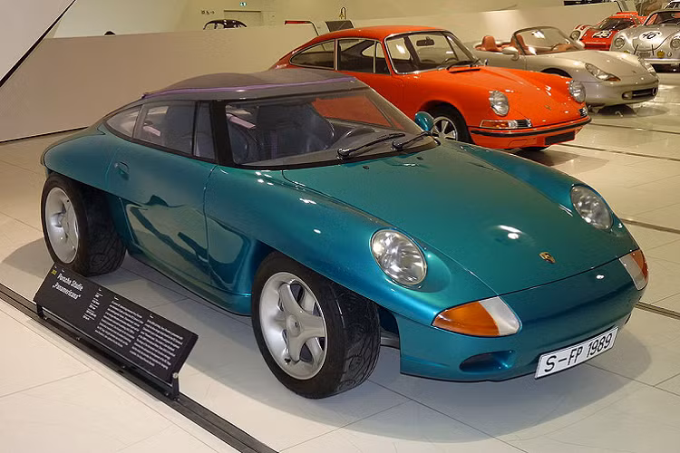 Theo lời kể lại của YouTuber “That Nine Eleven Guy”, mẫu xe thể thao Porsche Panamericana đã được thiết kế để làm món quà mừng sinh nhật 80 tuổi cho Ferry Porsche, con trai của nhà sáng lập công ty Ferdinand Porsche. Tên của xe được lấy từ giải đua Carrera Panamericana.