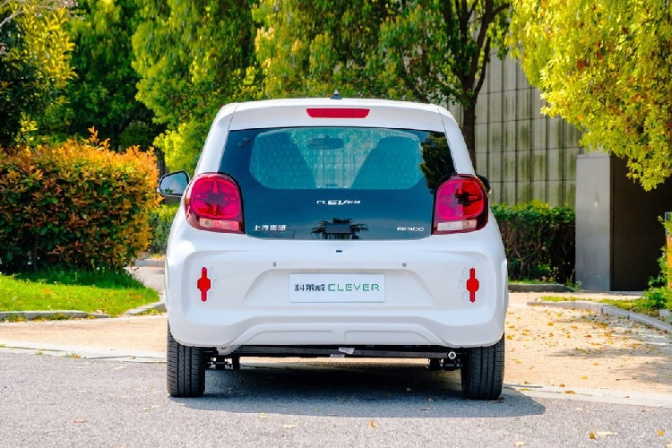 Đây là một cái giá không rẻ nếu so sánh với một vài đối thủ vừa ra mắt, và một lần nữa cho thấy quyết định lạ lùng của Roewe đối với Clever.