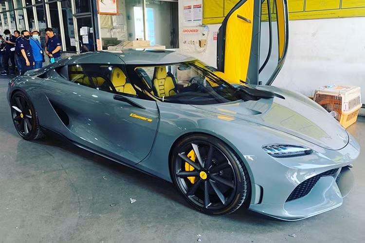 Chẳng hạn, một số siêu xe thương mại của Lamborghini, Ferrari hay McLaren đang có giá bán gấp 3 lần mức giá xuất xưởng khi đặt chân đến Thái Lan. Còn siêu xe Koenigsegg Gemera chỉ có giá "đội lên" 2,1 lần so với giá bán Koenigsegg Gemera mà hãng siêu xe Thuỵ Điển đưa ra.