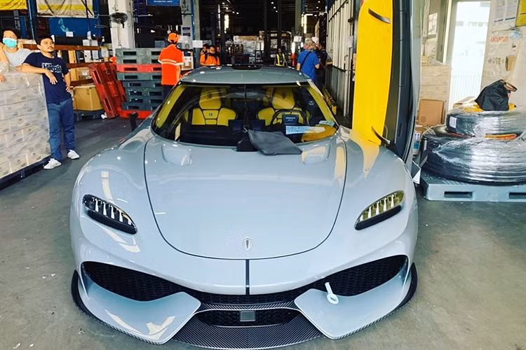 Cụ thể, các đại gia Thái Lan chỉ cần phải bỏ ra số tiền 111 triệu Baht, tương đương 82 tỷ đồng là đã có thể sở hữu siêu xe 4 chỗ ngồi được cho nhanh nhất thế giới hiện nay là Koenigsegg Gemera. Như vậy, siêu xe Koenigsegg Gemera có giá bán tại Thái Lan cực tốt, thậm chí "rẻ" bất ngờ so với những siêu xe khác đang chịu thuế.