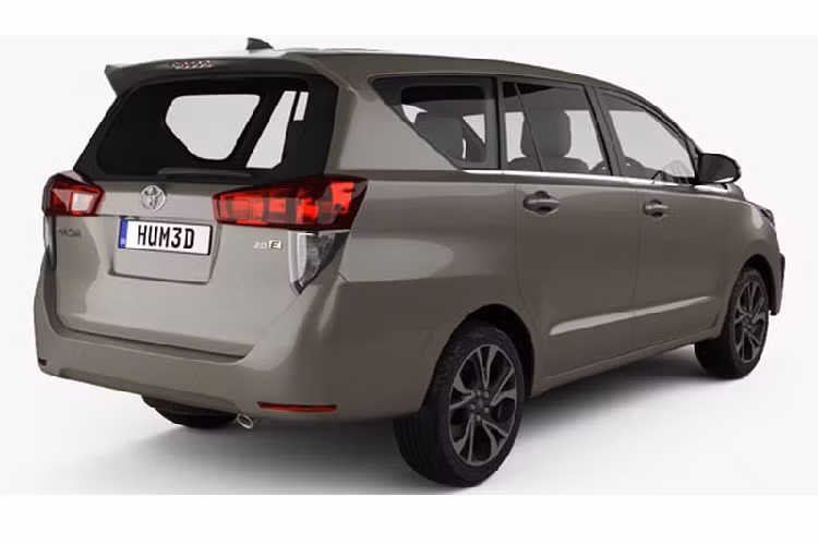 Mặc dù nội thất của Innova Crysta 2021 chưa được tiết lộ từ các hình ảnh rò rỉ, nhưng đối thủ của Suzuki Ertiga được kỳ vọng sẽ có màn hình giải trí lớn hơn và phản hồi nhanh hơn, tương thích với Android Auto và Apple CarPlay, bộ sạc di động không dây và bọc ghế mới.