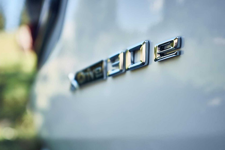 Ra mắt vào năm 2003, X3 được BMW định nghĩa là dòng xe SAV hạng sang cỡ trung. Năm 2018, thế hệ thứ 3 của BMW X3 được vén màn với thiết kế thể thao, động cơ mạnh mẽ và hàng loạt công nghệ hiện đại đi kèm.