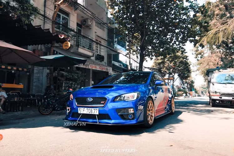 Về ngoại thất, chiếc xe thể thao Subaru WRX STI này sỏ hữu nước sơn ngoại thất màu xanh dương khá đặc biệt.