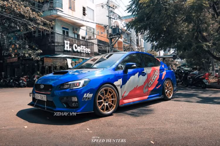 Chiếc Subaru WRX STI độ phong cách thể thao và hầm hố này là của một tay chơi xe thể thao có tiếng đến từ TP HCM.