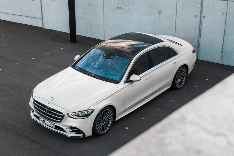 Khách hàng châu Âu sẽ được giao xe từ tháng 12. Các thị trường khác, trong đó có Mỹ, sẽ sớm được công bố giá bán và thời điểm giao xe.