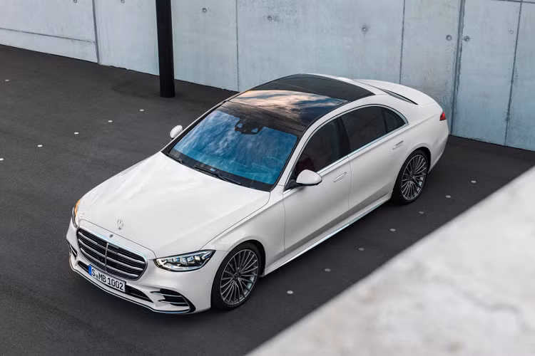 Khách hàng châu Âu sẽ được giao xe từ tháng 12. Các thị trường khác, trong đó có Mỹ, sẽ sớm được công bố giá bán và thời điểm giao xe.