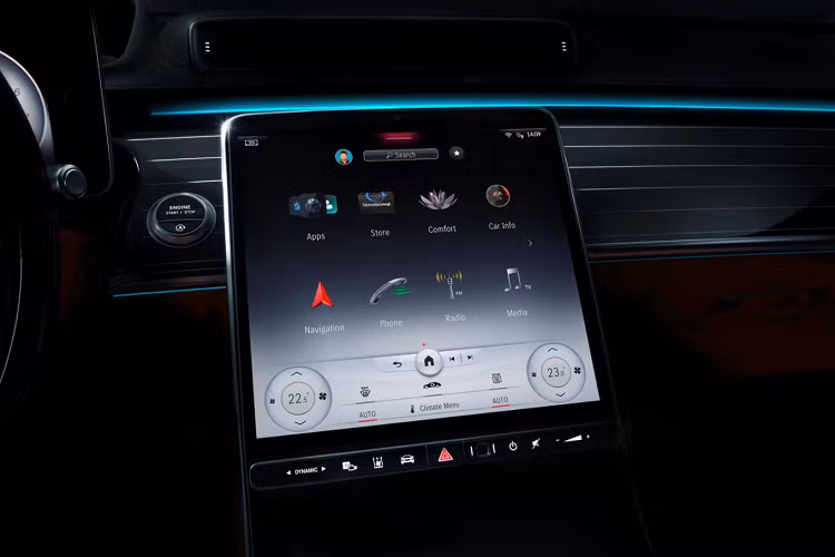 Mẫu xe sang Mercedes-Benz S-Class 2021 hiện có 2 model: S500 4MATIC và S580 4MATIC. Phiên bản S580 4MATIC được trang bị động cơ tăng áp kép V8 4.0L cho công suất 495 mã lực và mô-men xoắn 699 Nm.