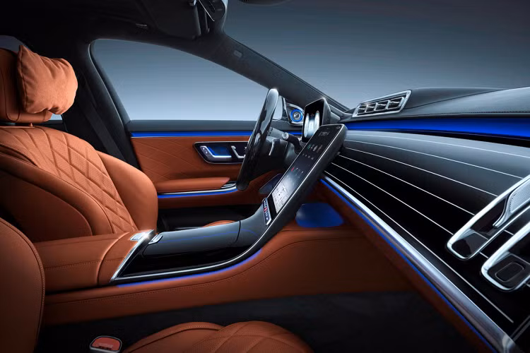 Mới nhất trong số này là công nghệ đèn pha kỹ thuật số Digital Light, tùy chọn này có giá 2.597 USD. Tính năng đánh lái bánh sau giúp vận hành xe linh hoạt hơn cũng làm giá bán tăng thêm 1.777 USD.