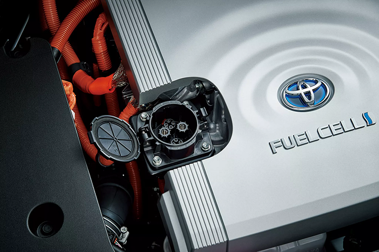 Toyota Mirai được trang bị gói an toàn chủ động Toyota Safety Sense mới nhất bao gồm: cảnh báo trước va chạm (PCS) với tính năng hỗ trợ cảnh báo va chạm ở các giao lộ, tự động phát hiện các phương tiện đang tới khi rẽ ngang và phát hiện người đi bộ đang tới băng qua đường và hỗ trợ đánh lái khi phát hiện người đi bộ.